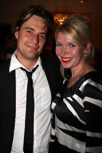 10-10-2007 SHOWBIZZ; PREMIERE VAN CISKE DE RAT EN WEERZIEN VAN BEATRIX MET DANNY DE MUNK NA 23 JAAR. Na 23 jaar was het voor Danny de Munk een weerzien met Koningin Beatrix in Theater Carre. Heel bekend Nederland was naar het theater aan de Amstel gekomen oa. Andre van Duin - Angela Schijf- Anita Witzier- Berend Boudewijn en Martine Bijl- Jeroen Krabbe-Caroline Tensen met Peter Gallas- Willeke Alberti-Linda de Mol-Gordon-Burgemeester Cohn-J.P.Balkenende-Chantal Janzen en nieuwe liefde Marco-Gijs Staverman-Henny Vrienten enz.De Koningin maakte een grappige opmerking aan Ciske de rat alias Dave Dekker, ik vond het Toppie, echt waar. Deze week een uitgebreid verslag in weekblad Prive.
foto: Albert den Iseger.