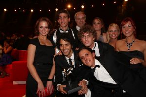 31-10-2007 SHOWBIZZ; TELEVIZIER RING UITREIKING 2007 IN CARRE TE AMSTERDAM. De fel begeerde gouden ring ging dit jaar naar DWDD vab Matthijs van Nieuwkerk. Paul de Leeuw won de Zilveren Televisie ster bij de mannen en Anita Witzier won de Zilveren Televisie Ster bij de dames. De Gooische vrouwen grepen dit jaar naast de Gouden ring maar de dames gingen er nu al vanuit dat de verkiezing van 2008 zeker het goud naar hun waanzinnige populaire serie zal gaan. Heel bekend nederland passeerde de rode loper en iedereen vondt het weer een feest om van te smullen.
foto: Albert den Iseger.