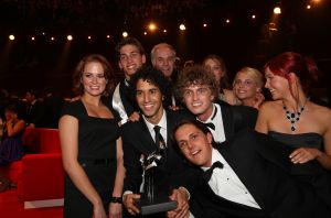 31-10-2007 SHOWBIZZ; TELEVIZIER RING UITREIKING 2007 IN CARRE TE AMSTERDAM. De fel begeerde gouden ring ging dit jaar naar DWDD vab Matthijs van Nieuwkerk. Paul de Leeuw won de Zilveren Televisie ster bij de mannen en Anita Witzier won de Zilveren Televisie Ster bij de dames. De Gooische vrouwen grepen dit jaar naast de Gouden ring maar de dames gingen er nu al vanuit dat de verkiezing van 2008 zeker het goud naar hun waanzinnige populaire serie zal gaan. Heel bekend nederland passeerde de rode loper en iedereen vondt het weer een feest om van te smullen.
foto: Albert den Iseger.