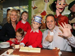 15-10-2008 SHOWBIZZ; SPROOKJESVERJAARDAG VOOR 6 JARIGE JAN BAUER BIJ SPROOKJESBOOM. Jan Bauer werd zes jaar en vierde zijn verjaardag voor het eerst niet thuis maar bij de premiere van de Sprookjesboom.
foto: Albert den Iseger.