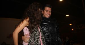 16-10-2008 SHOWBIZZ; JAN SMIT KOMT NAAR U TOE MET ONWIJS VEEL MUZIEK.Na een jaar uitstel door zijn stemoperatie is de tournee van Jan Smit eindelijk van start gegaan. In een uitverkochte Rijnhal in Arnhem ging het dak er bijna vanaf. Yolanthe genoot van het concert tussen het publiek en liet af en toe een heuse traan. Wij waren erbij en maakten een backstage verhaal over hoe en wat er op zo n avond gebeurt.
foto: Albert den Iseger.