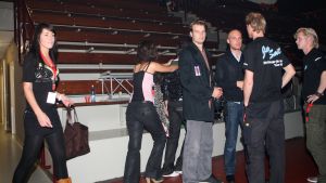 16-10-2008 SHOWBIZZ; JAN SMIT KOMT NAAR U TOE MET ONWIJS VEEL MUZIEK.Na een jaar uitstel door zijn stemoperatie is de tournee van Jan Smit eindelijk van start gegaan. In een uitverkochte Rijnhal in Arnhem ging het dak er bijna vanaf. Yolanthe genoot van het concert tussen het publiek en liet af en toe een heuse traan. Wij waren erbij en maakten een backstage verhaal over hoe en wat er op zo n avond gebeurt.
foto: Albert den Iseger.