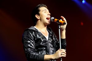 16-10-2008 SHOWBIZZ; JAN SMIT KOMT NAAR U TOE MET ONWIJS VEEL MUZIEK.Na een jaar uitstel door zijn stemoperatie is de tournee van Jan Smit eindelijk van start gegaan. In een uitverkochte Rijnhal in Arnhem ging het dak er bijna vanaf. Yolanthe genoot van het concert tussen het publiek en liet af en toe een heuse traan. Wij waren erbij en maakten een backstage verhaal over hoe en wat er op zo n avond gebeurt.
foto: Albert den Iseger.