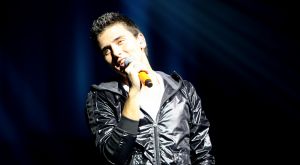 16-10-2008 SHOWBIZZ; JAN SMIT KOMT NAAR U TOE MET ONWIJS VEEL MUZIEK.Na een jaar uitstel door zijn stemoperatie is de tournee van Jan Smit eindelijk van start gegaan. In een uitverkochte Rijnhal in Arnhem ging het dak er bijna vanaf. Yolanthe genoot van het concert tussen het publiek en liet af en toe een heuse traan. Wij waren erbij en maakten een backstage verhaal over hoe en wat er op zo n avond gebeurt.
foto: Albert den Iseger.