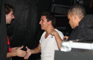 16-10-2008 SHOWBIZZ; JAN SMIT KOMT NAAR U TOE MET ONWIJS VEEL MUZIEK.Na een jaar uitstel door zijn stemoperatie is de tournee van Jan Smit eindelijk van start gegaan. In een uitverkochte Rijnhal in Arnhem ging het dak er bijna vanaf. Yolanthe genoot van het concert tussen het publiek en liet af en toe een heuse traan. Wij waren erbij en maakten een backstage verhaal over hoe en wat er op zo n avond gebeurt.
foto: Albert den Iseger.