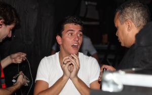 16-10-2008 SHOWBIZZ; JAN SMIT KOMT NAAR U TOE MET ONWIJS VEEL MUZIEK.Na een jaar uitstel door zijn stemoperatie is de tournee van Jan Smit eindelijk van start gegaan. In een uitverkochte Rijnhal in Arnhem ging het dak er bijna vanaf. Yolanthe genoot van het concert tussen het publiek en liet af en toe een heuse traan. Wij waren erbij en maakten een backstage verhaal over hoe en wat er op zo n avond gebeurt.
foto: Albert den Iseger.
