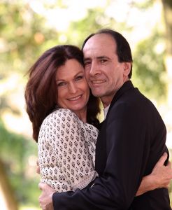 07-10-2008 SHOWBIZZ; LIZ SNOYINK IS MEER DAN GELUKKIG MET HAAR NIEUWE LIEFDE HECTOR HERALDO GALLARDO. Liz en Hector kwam ik tegen in het Vondelpark in Amsterdam en de beelden zeggen meer als genoeg. Deze twee mensen zijn zo verliefd op elkaar dat ze voor deze fotograaf geen oog hadden.
foto: Albert den Iseger.