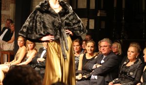06-10-2008 SHOWBIZZ; KONINKLIJK BEZOEK BIJ MODESHOW VAN STEFAN BADAL IN ANTWERPEN. Prins Laurent en zijn vrouw Claire waren de koninklijke gasten bij de betoverende haute couture show van Stefan Badel. De Nederlandse  haute couture ontwerper is ondertussen een  van de bekenste modemakers van Belgie.
foto: Albert den Iseger.