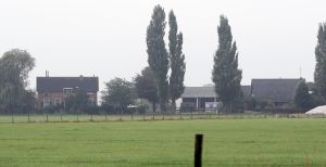 16-10-2009 SHOWBIZZ; BOER JOS EN DYCKE ZIJN AL STELLETJE IN HUN DIRECTE OMGEVING. In het KRO programma BOER ZOEKT VROUW van Yvon Jaspers in boer Jos nog volop aan het dollen met zijn vrouwen, jawel voor de camera, want in het weekend is hij vooral gehecht aan het adres van Dycke in Silvolde. Iedereen in Silvolde heeft het er al over Boer Jos en Dycke zijn een hecht stelletje geworden.Wij zochten het paar op in Steenbergen en in Silvolde. Edwin Bredius maakte een exclusief verhaal en ik kwam boer Jos tegen in de supermarkt met zijn dochter, boodschappen doen voor het a.s. weekend. Het exclusieve verhaal deze week in uw weekblad Prive.
foto: Albert den Iseger.