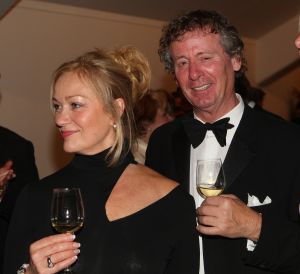 30-10-2009 SHOWBIZZ; MARJON LAMBRIKS GRANDE FINALE IN MAASTRICHT. In het theater aan het Vrijthof nam Marjon Lambriks afscheid van haar carriere en publiek. Meer dan 500 genodigden genoten van een mini concert en een heerlijk diner. Haar partner Leon Lommaert had het feest voor haar georganiseerd, Joop van Zijl presenteerde de avond en tal van bekende gasten waren aanwezig oa. Liz Snoyink-Cees Dam-Elco en Janneke Brinkman-Ada Kok-Catherine Keyl en Annemarie van Gaal. Barbara Plugge genoot mee van de prachtige avond en maakte een sfeer reportage die deze week in uw weekblad Prive staat.
foto: Albert den Iseger.