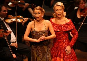 30-10-2009 SHOWBIZZ; MARJON LAMBRIKS GRANDE FINALE IN MAASTRICHT. In het theater aan het Vrijthof nam Marjon Lambriks afscheid van haar carriere en publiek. Meer dan 500 genodigden genoten van een mini concert en een heerlijk diner. Haar partner Leon Lommaert had het feest voor haar georganiseerd, Joop van Zijl presenteerde de avond en tal van bekende gasten waren aanwezig oa. Liz Snoyink-Cees Dam-Elco en Janneke Brinkman-Ada Kok-Catherine Keyl en Annemarie van Gaal. Barbara Plugge genoot mee van de prachtige avond en maakte een sfeer reportage die deze week in uw weekblad Prive staat.
foto: Albert den Iseger.