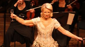 30-10-2009 SHOWBIZZ; MARJON LAMBRIKS GRANDE FINALE IN MAASTRICHT. In het theater aan het Vrijthof nam Marjon Lambriks afscheid van haar carriere en publiek. Meer dan 500 genodigden genoten van een mini concert en een heerlijk diner. Haar partner Leon Lommaert had het feest voor haar georganiseerd, Joop van Zijl presenteerde de avond en tal van bekende gasten waren aanwezig oa. Liz Snoyink-Cees Dam-Elco en Janneke Brinkman-Ada Kok-Catherine Keyl en Annemarie van Gaal. Barbara Plugge genoot mee van de prachtige avond en maakte een sfeer reportage die deze week in uw weekblad Prive staat.
foto: Albert den Iseger.