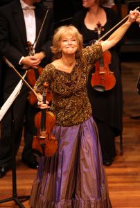 30-10-2009 SHOWBIZZ; MARJON LAMBRIKS GRANDE FINALE IN MAASTRICHT. In het theater aan het Vrijthof nam Marjon Lambriks afscheid van haar carriere en publiek. Meer dan 500 genodigden genoten van een mini concert en een heerlijk diner. Haar partner Leon Lommaert had het feest voor haar georganiseerd, Joop van Zijl presenteerde de avond en tal van bekende gasten waren aanwezig oa. Liz Snoyink-Cees Dam-Elco en Janneke Brinkman-Ada Kok-Catherine Keyl en Annemarie van Gaal. Barbara Plugge genoot mee van de prachtige avond en maakte een sfeer reportage die deze week in uw weekblad Prive staat.
foto: Albert den Iseger.