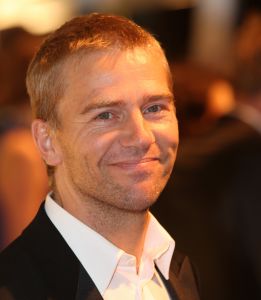 07-10-2010 SHOWBIZZ; ACTEUR ANTONIE KAMERLING 44 OVERLEDEN. Antonie Kamerling is overleden, Antonie maakte zelf een einde aan zijn leven.Antonie besloot woensdag 6 Oktober een einde aan zijn leven te maken in hun woning in Zevenhoven. De acteur laat zijn vrouw Isa Hoes, zoon Merlijn en dochter Vlinder achter. Antonie liet al eerder doorschemeren aan depressies te lijden. In 2011 zou Antonie een rol spelen in de musical Herrinert u deze nog?
foto: Albert den Iseger.