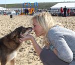 03-10-2010 SHOWBIZZ; DUTCH PUPPY WALK IN SCHEVENINGEN MET BRIDGET MAASLAND EN JIM BAKKUM.
foto: Albert den Iseger.