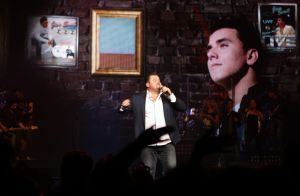 28-10-2010 SHOWBIZZ; JAN SMIT LEEFT ZICH UIT VOOR AL ZIJN FANS. Afgelopen vrijdag was de premiere van  het eerste concert van Jan Smit getiteld LEEF JE UIT. In het voorprogramma de Nederlandse knuffelbeer Frans Duijts en als gaste Monique Smit. Het inmense podium, de vele wisselende achtergronden en het fantastiche geluid met af en toe een heuse waterval afgewisseld met vuurwerk doet je echt beseffen dat je LEEFT. Een geweldig concert met een wel zeer relaxte Jan Smit. De zaal gaat uit zijn dak en Jan heeft het erg druk met de vele cadeaus die hij krijgt van zijn fans. Een avondje uit met Jan, Monique en Frans bezorgt je een gevoel van dat je Leeft.
foto: Albert den Iseger.
