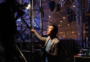28-10-2010 SHOWBIZZ; JAN SMIT LEEFT ZICH UIT VOOR AL ZIJN FANS. Afgelopen vrijdag was de premiere van  het eerste concert van Jan Smit getiteld LEEF JE UIT. In het voorprogramma de Nederlandse knuffelbeer Frans Duijts en als gaste Monique Smit. Het inmense podium, de vele wisselende achtergronden en het fantastiche geluid met af en toe een heuse waterval afgewisseld met vuurwerk doet je echt beseffen dat je LEEFT. Een geweldig concert met een wel zeer relaxte Jan Smit. De zaal gaat uit zijn dak en Jan heeft het erg druk met de vele cadeaus die hij krijgt van zijn fans. Een avondje uit met Jan, Monique en Frans bezorgt je een gevoel van dat je Leeft.
foto: Albert den Iseger.