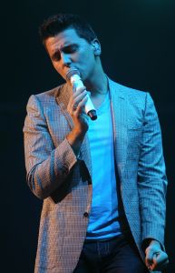 28-10-2010 SHOWBIZZ; JAN SMIT LEEFT ZICH UIT VOOR AL ZIJN FANS. Afgelopen vrijdag was de premiere van  het eerste concert van Jan Smit getiteld LEEF JE UIT. In het voorprogramma de Nederlandse knuffelbeer Frans Duijts en als gaste Monique Smit. Het inmense podium, de vele wisselende achtergronden en het fantastiche geluid met af en toe een heuse waterval afgewisseld met vuurwerk doet je echt beseffen dat je LEEFT. Een geweldig concert met een wel zeer relaxte Jan Smit. De zaal gaat uit zijn dak en Jan heeft het erg druk met de vele cadeaus die hij krijgt van zijn fans. Een avondje uit met Jan, Monique en Frans bezorgt je een gevoel van dat je Leeft.
foto: Albert den Iseger.