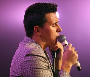 28-10-2010 SHOWBIZZ; JAN SMIT LEEFT ZICH UIT VOOR AL ZIJN FANS. Afgelopen vrijdag was de premiere van  het eerste concert van Jan Smit getiteld LEEF JE UIT. In het voorprogramma de Nederlandse knuffelbeer Frans Duijts en als gaste Monique Smit. Het inmense podium, de vele wisselende achtergronden en het fantastiche geluid met af en toe een heuse waterval afgewisseld met vuurwerk doet je echt beseffen dat je LEEFT. Een geweldig concert met een wel zeer relaxte Jan Smit. De zaal gaat uit zijn dak en Jan heeft het erg druk met de vele cadeaus die hij krijgt van zijn fans. Een avondje uit met Jan, Monique en Frans bezorgt je een gevoel van dat je Leeft.
foto: Albert den Iseger.28-10-2010 SHOWBIZZ; JAN SMIT LEEFT ZICH UIT VOOR AL ZIJN FANS. Afgelopen vrijdag was de premiere van  het eerste concert van Jan Smit getiteld LEEF JE UIT. In het voorprogramma de Nederlandse knuffelbeer Frans Duijts en als gaste Monique Smit. Het inmense podium, de vele wisselende achtergronden en het fantastiche geluid met af en toe een heuse waterval afgewisseld met vuurwerk doet je echt beseffen dat je LEEFT. Een geweldig concert met een wel zeer relaxte Jan Smit. De zaal gaat uit zijn dak en Jan heeft het erg druk met de vele cadeaus die hij krijgt van zijn fans. Een avondje uit met Jan, Monique en Frans bezorgt je een gevoel van dat je Leeft.
foto: Albert den Iseger.