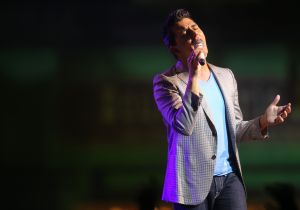 28-10-2010 SHOWBIZZ; JAN SMIT LEEFT ZICH UIT VOOR AL ZIJN FANS. Afgelopen vrijdag was de premiere van  het eerste concert van Jan Smit getiteld LEEF JE UIT. In het voorprogramma de Nederlandse knuffelbeer Frans Duijts en als gaste Monique Smit. Het inmense podium, de vele wisselende achtergronden en het fantastiche geluid met af en toe een heuse waterval afgewisseld met vuurwerk doet je echt beseffen dat je LEEFT. Een geweldig concert met een wel zeer relaxte Jan Smit. De zaal gaat uit zijn dak en Jan heeft het erg druk met de vele cadeaus die hij krijgt van zijn fans. Een avondje uit met Jan, Monique en Frans bezorgt je een gevoel van dat je Leeft.
foto: Albert den Iseger.