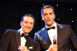 07-10-2010 SHOWBIZZ; OPNIEUW VEEL GELD VOOR DE KINDJES VAN KIKA. Met de opbrengst van 383.000. euries voor de stichting Hoogvliegers en Kinderen Kankervrij KIKA is de realisatie van het nieuwe Nationale Kinderoncologisch Cenrum weer wat dichterbij gekomen. De Gala avond werd gepresenteerd door Evert Santegoeds met aan zijn zijde Esther Oosterbeek en Patty Brard. Mark Grol timmerde het gehele bedrag bij elkaar met een charmante knipoog.Vele artiesten traden op waaronder het talent Martin Hurkens  H.G.T. die iedereen blauwe handen bezorgde van het applaus wat hij kreeg.De KIKA award 2010 ging dit jaar naar Ronald Stam voor baanbrekend onderzoek in het Sophia Kinder ziekenhuis te Rotterdam. Ans en Willem Korstanje waren als ambassadeurs weer aanwezig en bezorgde  veilingmeester Mark Krol van Sotheby s weer grijze haren. Al met al weer een top avond in de Hotels van Oranje te Noordwijk.
foto: Albert den Iseger.