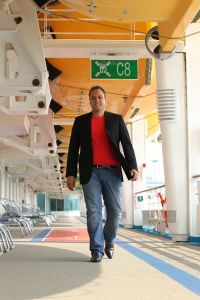 12-10-2010 SHOWBIZZ; STERREN GENIETEN MET HUN PARTNER OP DE LOVE BOOT. Een romantische cruise op de Middellandse zee brachten de artiesten weer op een lijn, namelijk de gezelligste. Frans Bauer_Marianne Weber_Frans Duijts_Rene en Natasja Froger_Vinzzent _Tin Douwsma_Rene  Schuurmans en Sieneke hadden plezier, gezelligheid en het zonnetje. De reis georganiseerd door Van Der Valk reizen bracht hun naar prachtig en romantische Venetie_Kroatie en een nog een aantal prachtige plaatsen. Edwin Bredius van weekblad Prive was de grote verhalen matroos en verzorgde weer een aantal opzienbarende verhalen deze week in uw Weekblad Prive.
foto: Albert den Iseger.