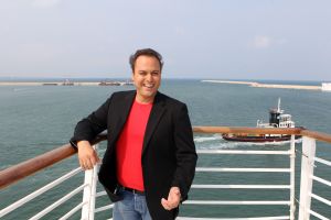 12-10-2010 SHOWBIZZ; STERREN GENIETEN MET HUN PARTNER OP DE LOVE BOOT. Een romantische cruise op de Middellandse zee brachten de artiesten weer op een lijn, namelijk de gezelligste. Frans Bauer_Marianne Weber_Frans Duijts_Rene en Natasja Froger_Vinzzent _Tin Douwsma_Rene  Schuurmans en Sieneke hadden plezier, gezelligheid en het zonnetje. De reis georganiseerd door Van Der Valk reizen bracht hun naar prachtig en romantische Venetie_Kroatie en een nog een aantal prachtige plaatsen. Edwin Bredius van weekblad Prive was de grote verhalen matroos en verzorgde weer een aantal opzienbarende verhalen deze week in uw Weekblad Prive.
foto: Albert den Iseger.