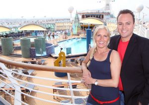 12-10-2010 SHOWBIZZ; STERREN GENIETEN MET HUN PARTNER OP DE LOVE BOOT. Een romantische cruise op de Middellandse zee brachten de artiesten weer op een lijn, namelijk de gezelligste. Frans Bauer_Marianne Weber_Frans Duijts_Rene en Natasja Froger_Vinzzent _Tin Douwsma_Rene  Schuurmans en Sieneke hadden plezier, gezelligheid en het zonnetje. De reis georganiseerd door Van Der Valk reizen bracht hun naar prachtig en romantische Venetie_Kroatie en een nog een aantal prachtige plaatsen. Edwin Bredius van weekblad Prive was de grote verhalen matroos en verzorgde weer een aantal opzienbarende verhalen deze week in uw Weekblad Prive.
foto: Albert den Iseger.