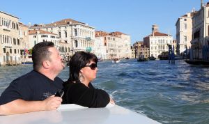 12-10-2010 SHOWBIZZ; STERREN GENIETEN MET HUN PARTNER OP DE LOVE BOOT. Een romantische cruise op de Middellandse zee brachten de artiesten weer op een lijn, namelijk de gezelligste. Frans Bauer_Marianne Weber_Frans Duijts_Rene en Natasja Froger_Vinzzent _Tin Douwsma_Rene  Schuurmans en Sieneke hadden plezier, gezelligheid en het zonnetje. De reis georganiseerd door Van Der Valk reizen bracht hun naar prachtig en romantische Venetie_Kroatie en een nog een aantal prachtige plaatsen. Edwin Bredius van weekblad Prive was de grote verhalen matroos en verzorgde weer een aantal opzienbarende verhalen deze week in uw Weekblad Prive.
foto: Albert den Iseger.