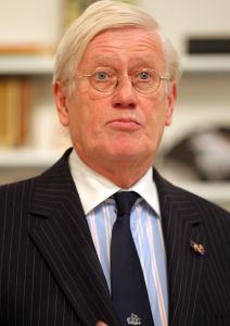 24-10-2011 SHOWBIZZ; HANS WIEGEL WOONT NU OFFICEEL IN FRIESLAND. Hans was naar Amstelveen gekomen om met enkele vrienden het boek TERRA INCOGNITA van schrijver Ruud Lapre uit te reiken. Hij vertelde tijdens deze gelegenheid dat hij nu ECHT officieel in Friesland woont.
foto: Albert den Iseger