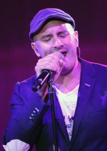 03-10-2011 SHOWBIZZ; KIKA GALA 2011 WAS WEER GROOT SUCCES. Het 5e Grand Gala voor Kika en stichting Hoogvliegers was weer een hoogtepunt voor de organisatie en de vele gasten. Er werd  405.000.00 opgehaald voor het goede doel. Veel artiesten steunden deze stichting met optredens oa. Dean Saunders_LA the Voices_George McCrae en Ludwig Galea uit Malta. Ambassadrice Inge de Bruijn danste tot aan de kleine uurtjes met Prins Enrique de Borbon y Gracia de Lobez. Evert Santegoeds_ Gallyon van Vessum en Esther Oosterbeek presenteerde de avond met een knipoog naar de vele BNers in de zaal.
foto: Albert den Iseger.