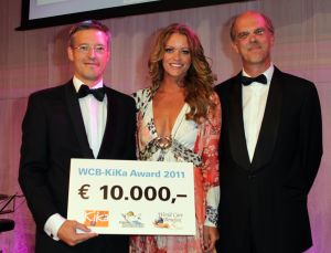 03-10-2011 SHOWBIZZ; KIKA GALA 2011 WAS WEER GROOT SUCCES. Het 5e Grand Gala voor Kika en stichting Hoogvliegers was weer een hoogtepunt voor de organisatie en de vele gasten. Er werd  405.000.00 opgehaald voor het goede doel. Veel artiesten steunden deze stichting met optredens oa. Dean Saunders_LA the Voices_George McCrae en Ludwig Galea uit Malta. Ambassadrice Inge de Bruijn danste tot aan de kleine uurtjes met Prins Enrique de Borbon y Gracia de Lobez. Evert Santegoeds_ Gallyon van Vessum en Esther Oosterbeek presenteerde de avond met een knipoog naar de vele BNers in de zaal.
foto: Albert den Iseger.