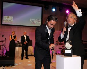 03-10-2011 SHOWBIZZ; KIKA GALA 2011 WAS WEER GROOT SUCCES. Het 5e Grand Gala voor Kika en stichting Hoogvliegers was weer een hoogtepunt voor de organisatie en de vele gasten. Er werd  405.000.00 opgehaald voor het goede doel. Veel artiesten steunden deze stichting met optredens oa. Dean Saunders_LA the Voices_George McCrae en Ludwig Galea uit Malta. Ambassadrice Inge de Bruijn danste tot aan de kleine uurtjes met Prins Enrique de Borbon y Gracia de Lobez. Evert Santegoeds_ Gallyon van Vessum en Esther Oosterbeek presenteerde de avond met een knipoog naar de vele BNers in de zaal.
foto: Albert den Iseger.