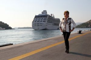 12-10-2010 SHOWBIZZ; STERREN GENIETEN MET HUN PARTNER OP DE LOVE BOOT. Een romantische cruise op de Middellandse zee brachten de artiesten weer op een lijn, namelijk de gezelligste. Frans Bauer_Marianne Weber_Frans Duijts_Rene en Natasja Froger_Vinzzent _Tin Douwsma_Rene  Schuurmans en Sieneke hadden plezier, gezelligheid en het zonnetje. De reis georganiseerd door Van Der Valk reizen bracht hun naar prachtig en romantische Venetie_Kroatie en een nog een aantal prachtige plaatsen. Edwin Bredius van weekblad Prive was de grote verhalen matroos en verzorgde weer een aantal opzienbarende verhalen deze week in uw Weekblad Prive.
foto: Albert den Iseger.