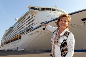12-10-2010 SHOWBIZZ; STERREN GENIETEN MET HUN PARTNER OP DE LOVE BOOT. Een romantische cruise op de Middellandse zee brachten de artiesten weer op een lijn, namelijk de gezelligste. Frans Bauer_Marianne Weber_Frans Duijts_Rene en Natasja Froger_Vinzzent _Tin Douwsma_Rene  Schuurmans en Sieneke hadden plezier, gezelligheid en het zonnetje. De reis georganiseerd door Van Der Valk reizen bracht hun naar prachtig en romantische Venetie_Kroatie en een nog een aantal prachtige plaatsen. Edwin Bredius van weekblad Prive was de grote verhalen matroos en verzorgde weer een aantal opzienbarende verhalen deze week in uw Weekblad Prive.
foto: Albert den Iseger.