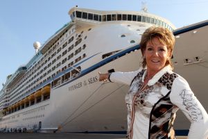 12-10-2010 SHOWBIZZ; STERREN GENIETEN MET HUN PARTNER OP DE LOVE BOOT. Een romantische cruise op de Middellandse zee brachten de artiesten weer op een lijn, namelijk de gezelligste. Frans Bauer_Marianne Weber_Frans Duijts_Rene en Natasja Froger_Vinzzent _Tin Douwsma_Rene  Schuurmans en Sieneke hadden plezier, gezelligheid en het zonnetje. De reis georganiseerd door Van Der Valk reizen bracht hun naar prachtig en romantische Venetie_Kroatie en een nog een aantal prachtige plaatsen. Edwin Bredius van weekblad Prive was de grote verhalen matroos en verzorgde weer een aantal opzienbarende verhalen deze week in uw Weekblad Prive.
foto: Albert den Iseger.