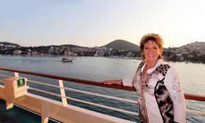 12-10-2010 SHOWBIZZ; STERREN GENIETEN MET HUN PARTNER OP DE LOVE BOOT. Een romantische cruise op de Middellandse zee brachten de artiesten weer op een lijn, namelijk de gezelligste. Frans Bauer_Marianne Weber_Frans Duijts_Rene en Natasja Froger_Vinzzent _Tin Douwsma_Rene  Schuurmans en Sieneke hadden plezier, gezelligheid en het zonnetje. De reis georganiseerd door Van Der Valk reizen bracht hun naar prachtig en romantische Venetie_Kroatie en een nog een aantal prachtige plaatsen. Edwin Bredius van weekblad Prive was de grote verhalen matroos en verzorgde weer een aantal opzienbarende verhalen deze week in uw Weekblad Prive.
foto: Albert den Iseger.