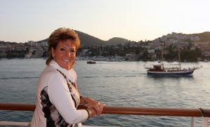 12-10-2010 SHOWBIZZ; STERREN GENIETEN MET HUN PARTNER OP DE LOVE BOOT. Een romantische cruise op de Middellandse zee brachten de artiesten weer op een lijn, namelijk de gezelligste. Frans Bauer_Marianne Weber_Frans Duijts_Rene en Natasja Froger_Vinzzent _Tin Douwsma_Rene  Schuurmans en Sieneke hadden plezier, gezelligheid en het zonnetje. De reis georganiseerd door Van Der Valk reizen bracht hun naar prachtig en romantische Venetie_Kroatie en een nog een aantal prachtige plaatsen. Edwin Bredius van weekblad Prive was de grote verhalen matroos en verzorgde weer een aantal opzienbarende verhalen deze week in uw Weekblad Prive.
foto: Albert den Iseger.