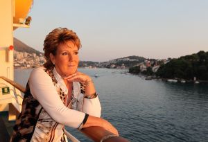12-10-2010 SHOWBIZZ; STERREN GENIETEN MET HUN PARTNER OP DE LOVE BOOT. Een romantische cruise op de Middellandse zee brachten de artiesten weer op een lijn, namelijk de gezelligste. Frans Bauer_Marianne Weber_Frans Duijts_Rene en Natasja Froger_Vinzzent _Tin Douwsma_Rene  Schuurmans en Sieneke hadden plezier, gezelligheid en het zonnetje. De reis georganiseerd door Van Der Valk reizen bracht hun naar prachtig en romantische Venetie_Kroatie en een nog een aantal prachtige plaatsen. Edwin Bredius van weekblad Prive was de grote verhalen matroos en verzorgde weer een aantal opzienbarende verhalen deze week in uw Weekblad Prive.
foto: Albert den Iseger.