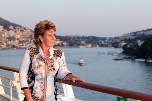 12-10-2010 SHOWBIZZ; STERREN GENIETEN MET HUN PARTNER OP DE LOVE BOOT. Een romantische cruise op de Middellandse zee brachten de artiesten weer op een lijn, namelijk de gezelligste. Frans Bauer_Marianne Weber_Frans Duijts_Rene en Natasja Froger_Vinzzent _Tin Douwsma_Rene  Schuurmans en Sieneke hadden plezier, gezelligheid en het zonnetje. De reis georganiseerd door Van Der Valk reizen bracht hun naar prachtig en romantische Venetie_Kroatie en een nog een aantal prachtige plaatsen. Edwin Bredius van weekblad Prive was de grote verhalen matroos en verzorgde weer een aantal opzienbarende verhalen deze week in uw Weekblad Prive.
foto: Albert den Iseger.