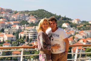 07-10-2011 SHOWBIZZ;  RENE EN NATASJA FROGER ZIJN DIT JAAR 20 JAAR GETROUWD. Het is hollen of stilstaan in ons huwelijk, zo vertelde Rene ons op het prachtige cruiseschip   VOYAGER OF THE SEAS. Het gelukkige paar was mee met de Sterrencruise georganiseerd door Van der Valk Sterrencruise reizen. Edwin Bredius tekende een prachtig verhaal op over  het huwelijk van de FROGERS. Dze week EXCLUSIEF in weekblad PRIVE.
foto: Albert den Iseger.