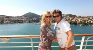 07-10-2011 SHOWBIZZ;  RENE EN NATASJA FROGER ZIJN DIT JAAR 20 JAAR GETROUWD. Het is hollen of stilstaan in ons huwelijk, zo vertelde Rene ons op het prachtige cruiseschip   VOYAGER OF THE SEAS. Het gelukkige paar was mee met de Sterrencruise georganiseerd door Van der Valk Sterrencruise reizen. Edwin Bredius tekende een prachtig verhaal op over  het huwelijk van de FROGERS. Dze week EXCLUSIEF in weekblad PRIVE.
foto: Albert den Iseger.