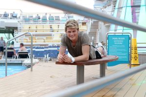 12-10-2010 SHOWBIZZ; STERREN GENIETEN MET HUN PARTNER OP DE LOVE BOOT. Een romantische cruise op de Middellandse zee brachten de artiesten weer op een lijn, namelijk de gezelligste. Frans Bauer_Marianne Weber_Frans Duijts_Rene en Natasja Froger_Vinzzent _Tin Douwsma_Rene  Schuurmans en Sieneke hadden plezier, gezelligheid en het zonnetje. De reis georganiseerd door Van Der Valk reizen bracht hun naar prachtig en romantische Venetie_Kroatie en een nog een aantal prachtige plaatsen. Edwin Bredius van weekblad Prive was de grote verhalen matroos en verzorgde weer een aantal opzienbarende verhalen deze week in uw Weekblad Prive.
foto: Albert den Iseger.