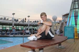12-10-2010 SHOWBIZZ; STERREN GENIETEN MET HUN PARTNER OP DE LOVE BOOT. Een romantische cruise op de Middellandse zee brachten de artiesten weer op een lijn, namelijk de gezelligste. Frans Bauer_Marianne Weber_Frans Duijts_Rene en Natasja Froger_Vinzzent _Tin Douwsma_Rene  Schuurmans en Sieneke hadden plezier, gezelligheid en het zonnetje. De reis georganiseerd door Van Der Valk reizen bracht hun naar prachtig en romantische Venetie_Kroatie en een nog een aantal prachtige plaatsen. Edwin Bredius van weekblad Prive was de grote verhalen matroos en verzorgde weer een aantal opzienbarende verhalen deze week in uw Weekblad Prive.
foto: Albert den Iseger.