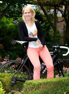 08-10-2012 SHOWBIZZ; MARIANNE VOS IS VAN HAAR HUIDPROBLEEM VERLOST. Mijn fiets staat in de stalling en op dit moment ben ik heerlijk op vakantie en lees ik mijn eigen verhaal terug in Weekblad Prive.
foto: Albert den Iseger