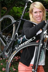 08-10-2012 SHOWBIZZ; MARIANNE VOS IS VAN HAAR HUIDPROBLEEM VERLOST. Mijn fiets staat in de stalling en op dit moment ben ik heerlijk op vakantie en lees ik mijn eigen verhaal terug in Weekblad Prive.
foto: Albert den Iseger