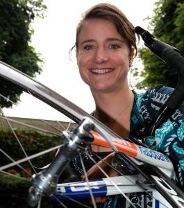 08-10-2012 SHOWBIZZ; MARIANNE VOS IS VAN HAAR HUIDPROBLEEM VERLOST. Mijn fiets staat in de stalling en op dit moment ben ik heerlijk op vakantie en lees ik mijn eigen verhaal terug in Weekblad Prive.
foto: Albert den Iseger