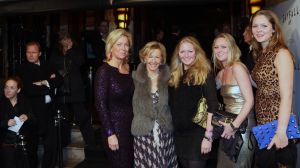 28-10-2012 SHOWBIZZ; NWE JAMES BOND FILM SKY FALL GING IN PREMIERE. Vele DUTCH CELEBRITIES kwamen naar het TUSCHINSKI te Amsterdam om te genieten van de nieuwste BOND.
foto: Albert den Iseger.