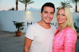 04-10-2013 SHOWBIZZ; JAN EN LISA SMIT EVEN OP VAKANTIE NAAR IBIZA.  Jan en Lisa waren samen even op Ibiza, Jan voor de opname-s van het programma DE BESTE ZANGER VAN NEDERLAND 2013 en Lisa was erbij om even bij te komen.
Foto: Albert den Iseger
