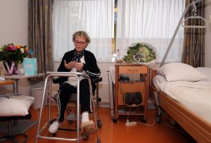 16-10-2013 SHOWBIZZ; MARIANNE VAN WIJNKOOP LIGT IN ZORGCENTRUM. Ze heeft haar beken op 8 plaatsen gebroken. Lees hierover alles in weekblad PRIVE.
foto: Albert den Iseger 